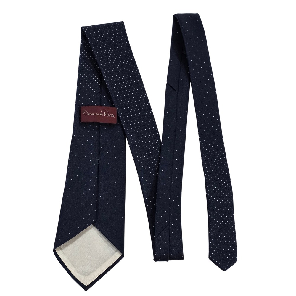 Oscar de la Renta Mens Navy Blue Pin Dot Silk Classic Necktie‎ Designer Logo